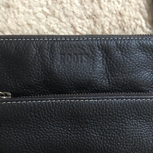 Roots Brown leather messenger bag - Picture 2 of 8